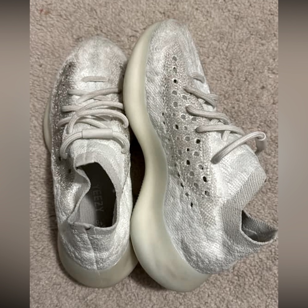 Yeezy Sneaker - size 4.5 (Men’s)